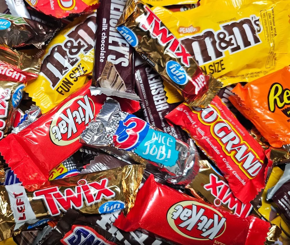 Bulk Assorted Chocolate Candy - 2 Pound Variety Pack - Snickers, Kit Kat, Milky Way, Twix, M&Ms, Reese's, Hershey, Hundred Grand and More by The LakeHouse