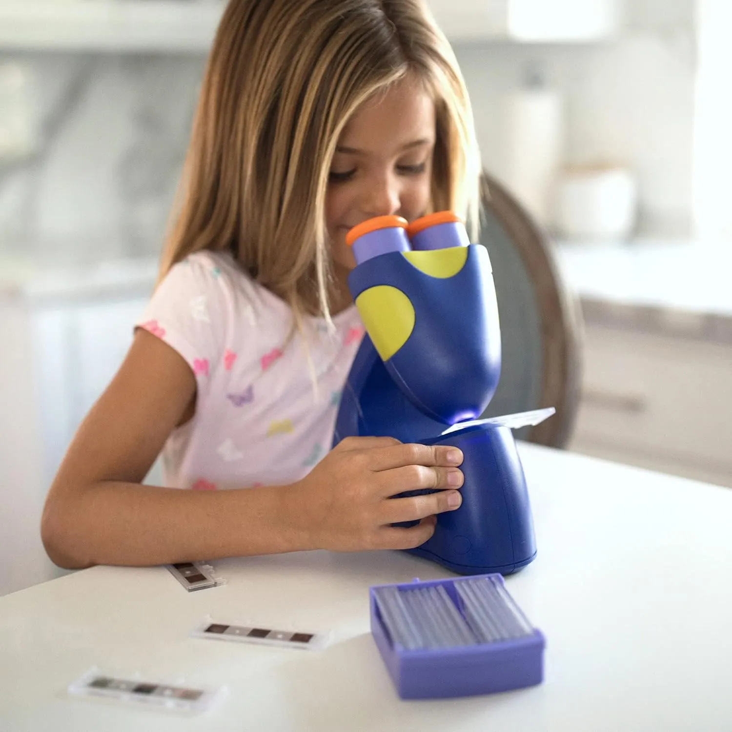 Educational Insights GeoSafari Jr. Talking Microscope Featuring Bindi Irwin: Microscope for Kids, STEM & Science Toy, Interactive Learning, Ages 3 