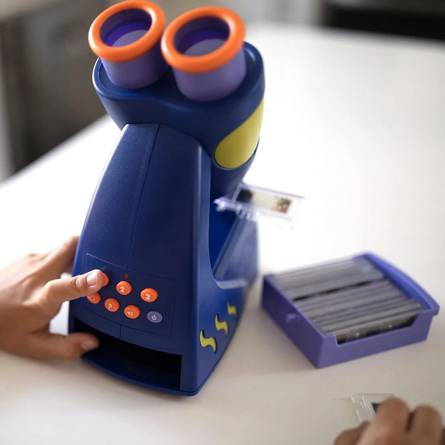 Educational Insights GeoSafari Jr. Talking Microscope Featuring Bindi Irwin: Microscope for Kids, STEM & Science Toy, Interactive Learning, Ages 3 