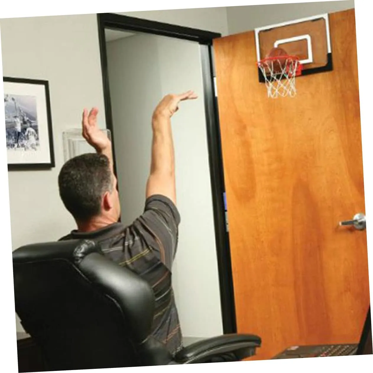 ERINGOGO 1pc Mini Basketball Board Door Hanging Basketball Board Creative Basketball Board Indoor Basketball Board, 45.5X30.5CM, Red