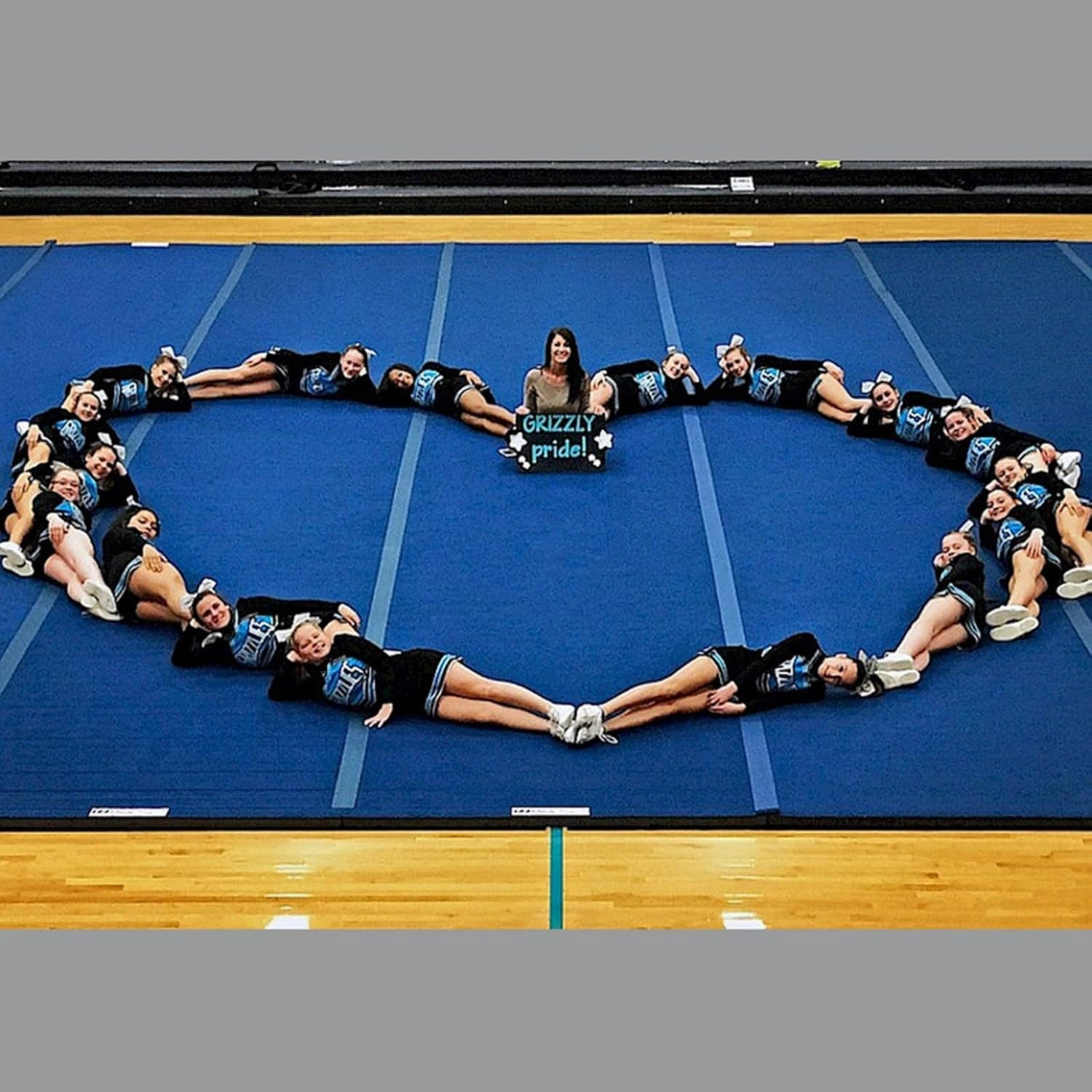 Indoor Gymnastics Tracks Exercise Mat Roll Out Cheerleading Fitness Mats with Grippy Gym Carpet Top Foldable design Sturdy Foam Wrestling Mats for fitness schools