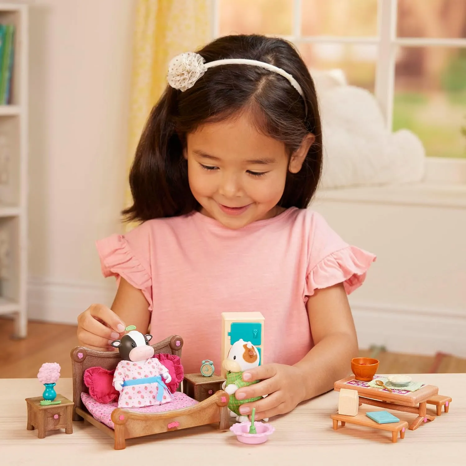 Li'l Woodzeez Lil Woodzeez – Bedroom & Dining Playset with 2 Characters – Dollhouse Furniture Set – Toy Bedroom & Kitchen Playset – Animal Figurines – Kids 3 Years  