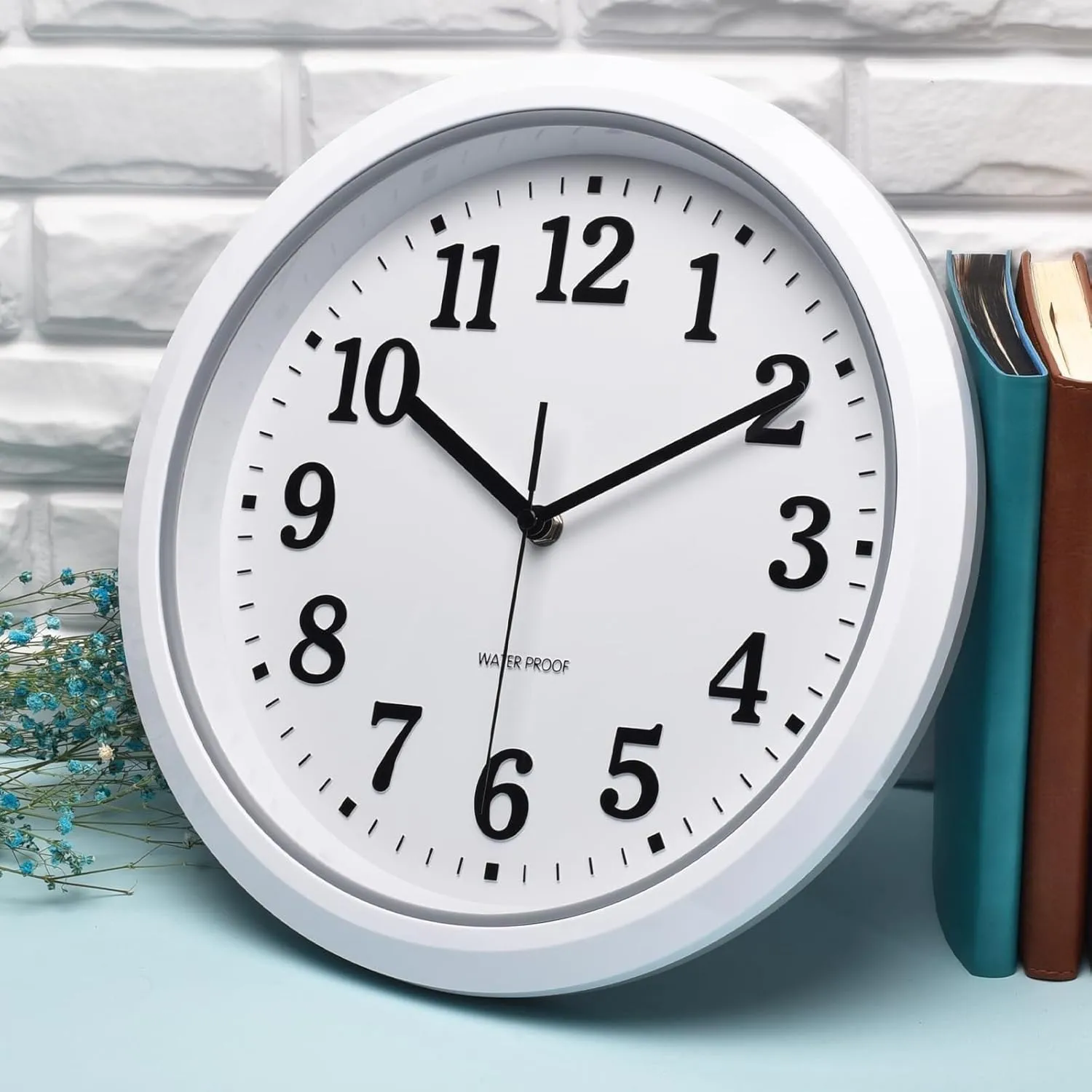 Sealed Waterproof Wall Clock, Silent Non-Ticking Battery-Operated Quartz Round Clock, Suitable for Patio, Pool, Bathroom Wall Decoration(12" Black)